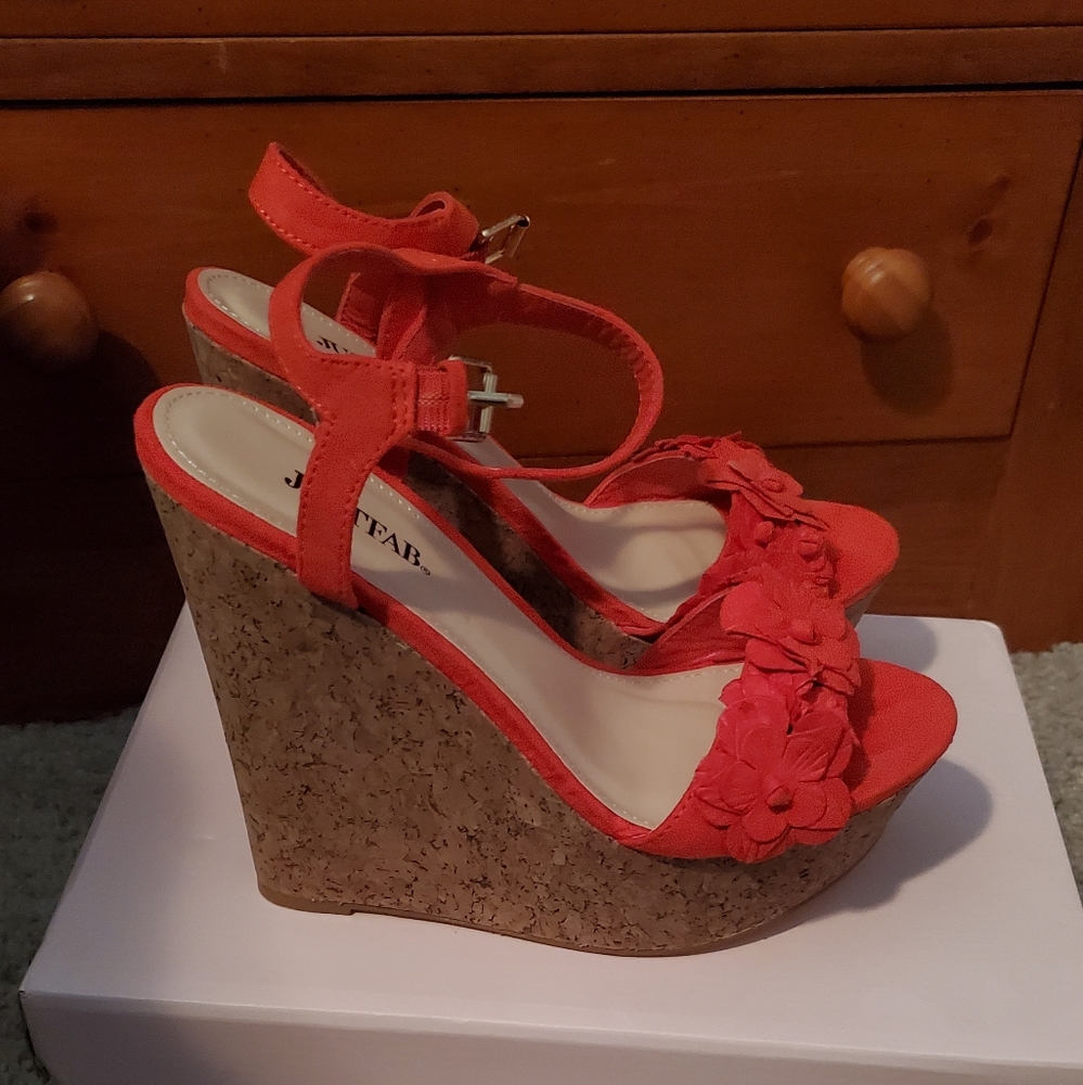 JustFab Red Platform Wedges w/ Flower Detail Sz 7